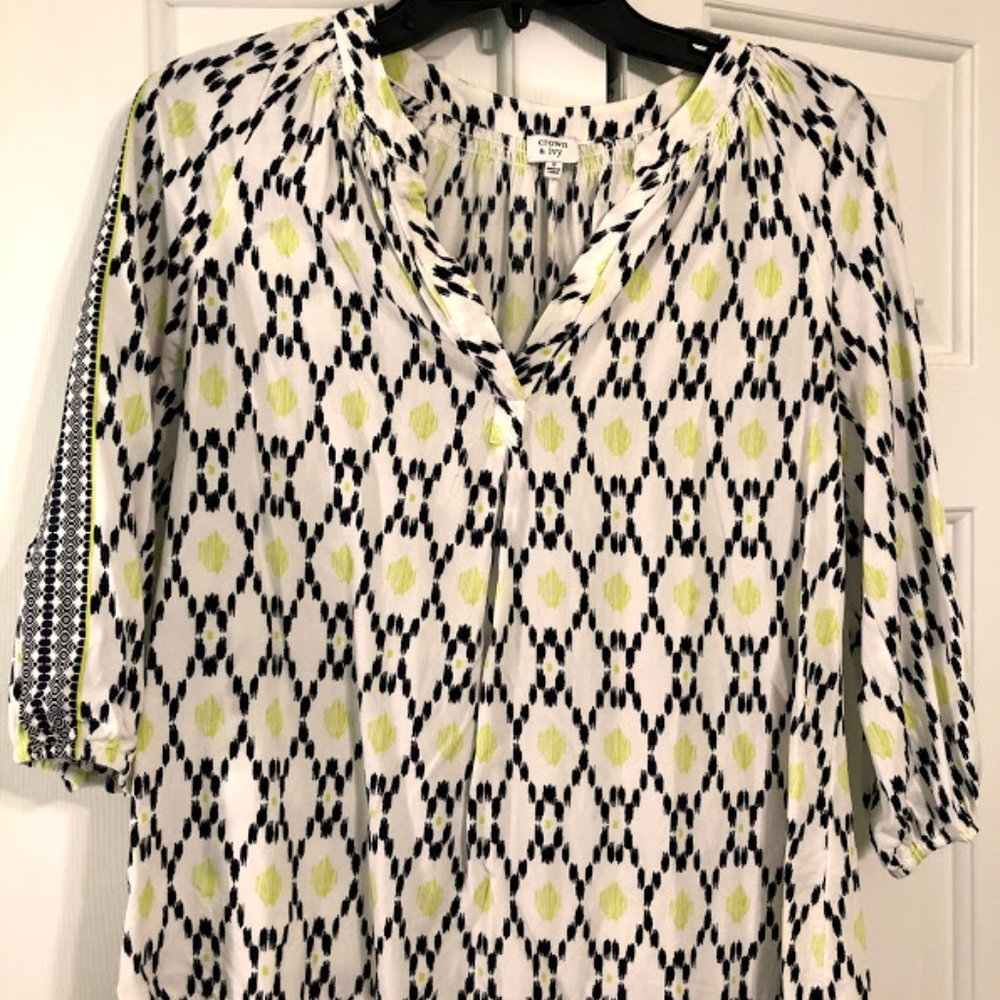Crown & Ivy 3/4 Sleeve Peasant Style Blouse